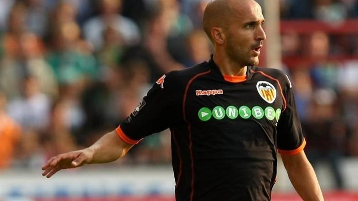 Bruno Saltor con la camiseta del Valencia CF