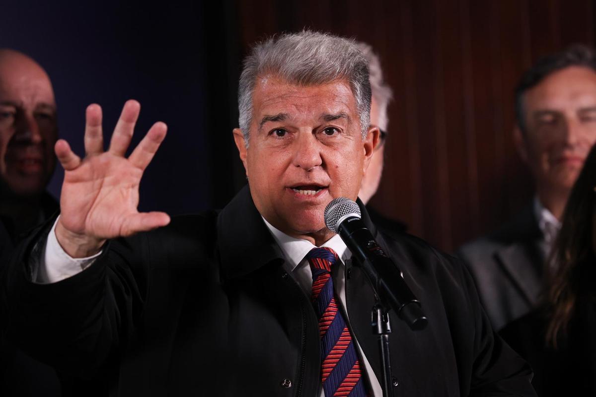 Joan Laporta, durante la presentación de las firmas de 'Defensem el Barça'