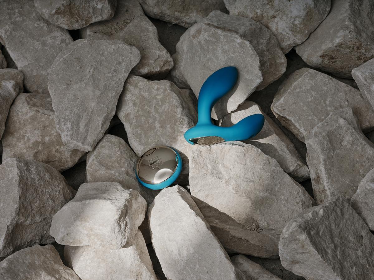 El juguete sexual masculino, LELO HUGO ™, tiene control remoto.