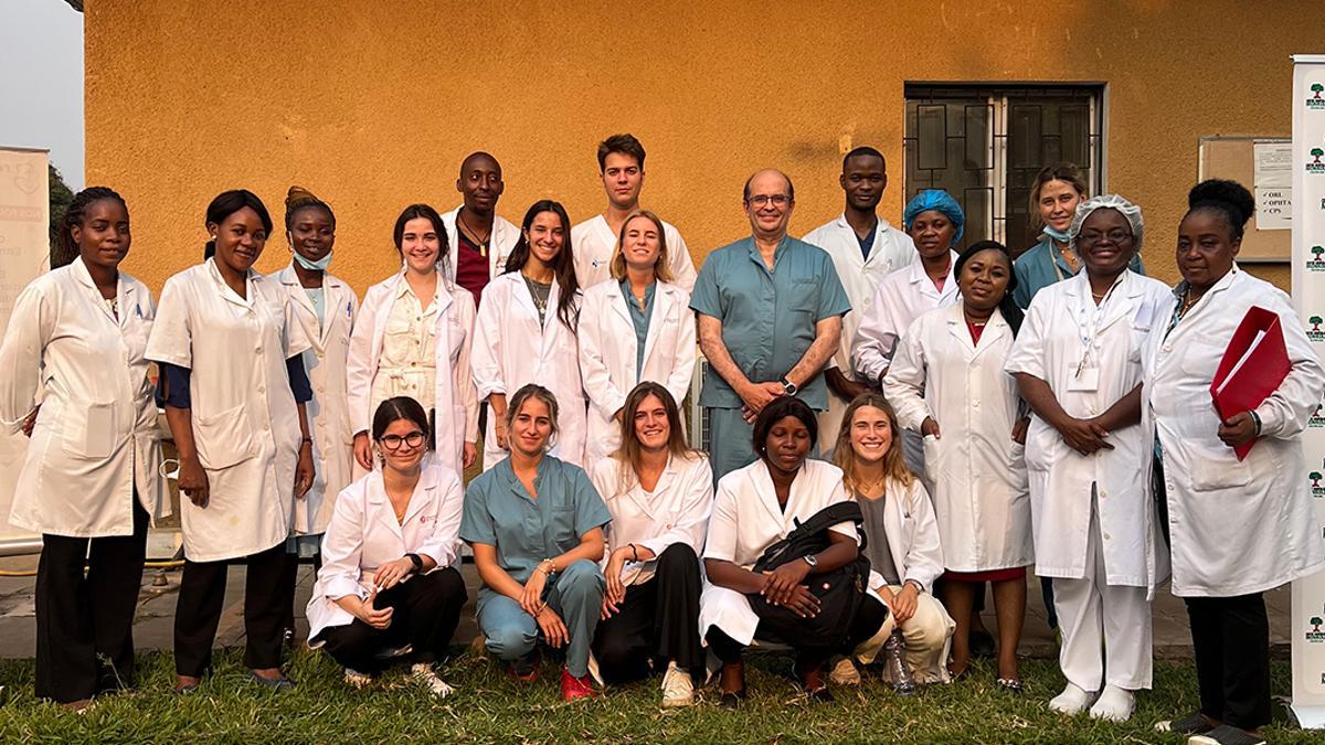 Equipo de profesionales en el programa de cribado de cáncer en el Hospital de Monkole (Kinshasa, República Democrática del Congo).