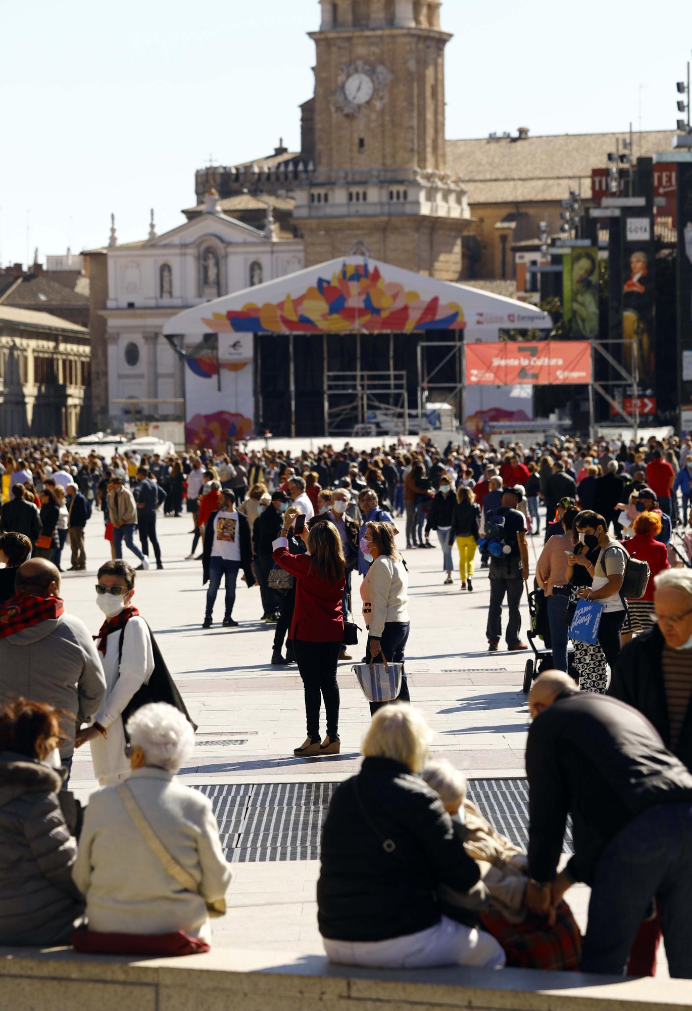 FOTOGALERÍA | Así luce la plaza del Pilar en el primer día de las fiestas