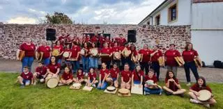 La música tradicional, cuarenta años de cantera en Villaviciosa: la escuela de la Banda de Gaitas celebra su gran fiesta