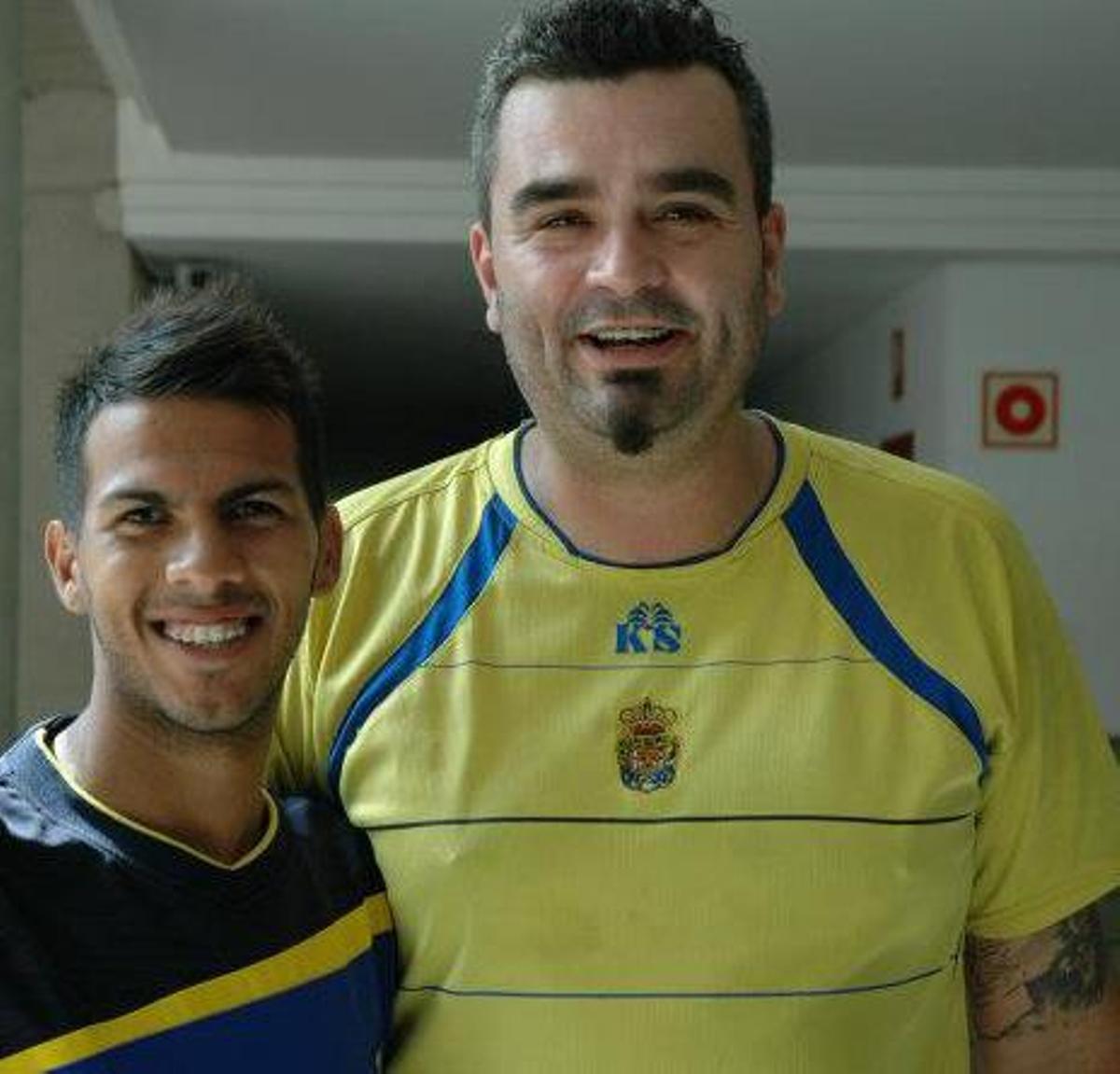 Arturo García, con Jonathan Viera, en 2012.