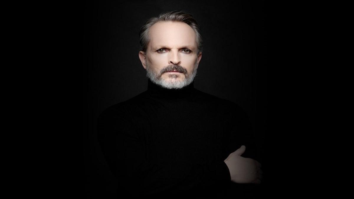 Miguel Bosé apoya una manifestación contra la utilización de mascarillas