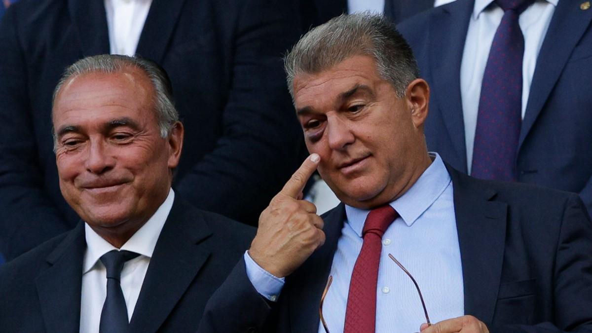 Joan Laporta, actual presidente del FC Barcelona, junto a Rafa Yuste, vicepresidente del área deportiva del club