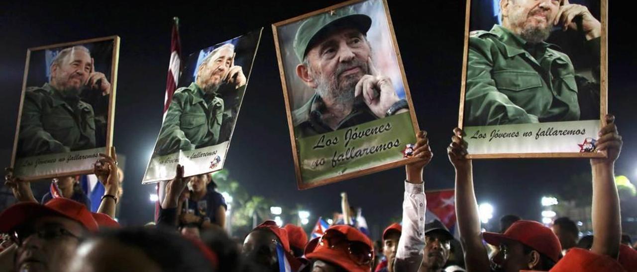 Miles de personas asistieron a la ceremonia de despedida de Fidel Castro el pasado sábado por la noche.