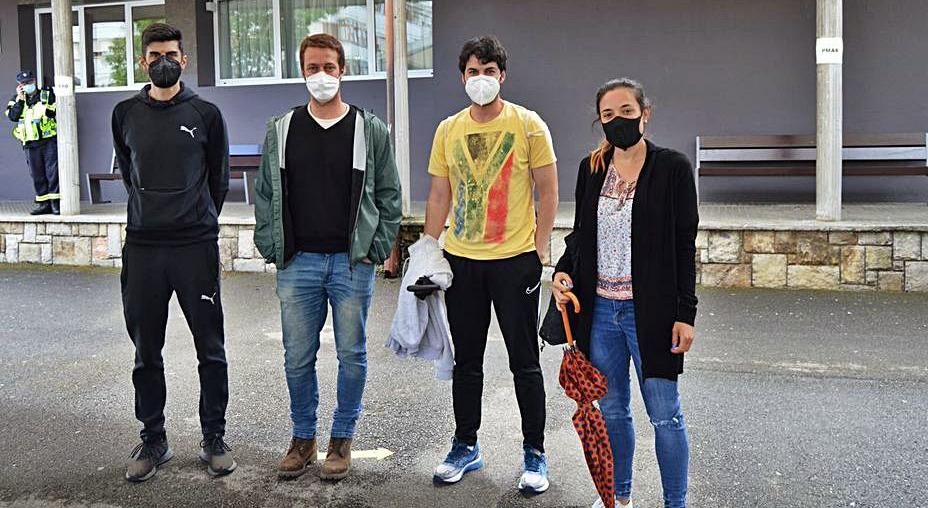 Por la izquierda, Federico Fuente, Alejandro Obeso, Jorge Porriols y Anna Durán, a la salida del examen. | O. P.