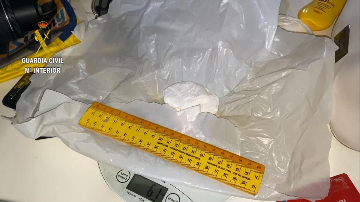 Les han incautado 72 gramos de cocaína y tres de marihuana