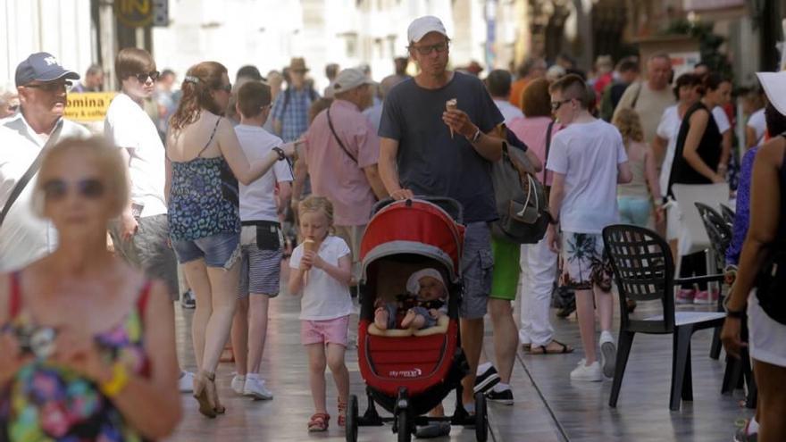 El pequeño comercio exige que las grandes superficies no puedan abrir los festivos