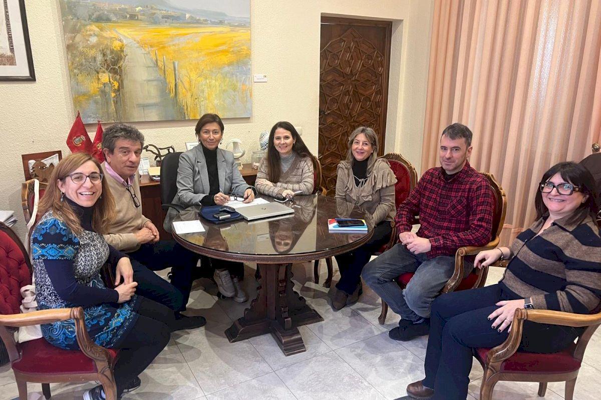 Foto de renovación del convenio de enfermería escolar en Segorbe.