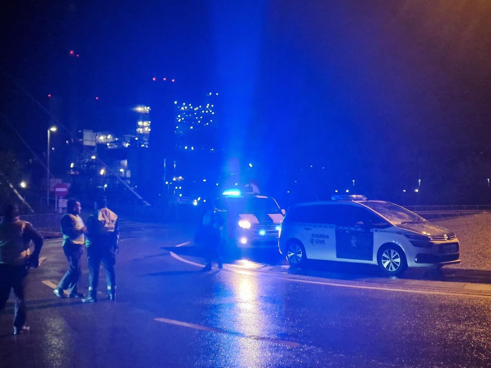 Corta la cabeza a su padre con un hacha, la deja en una rotonda junto a Oviedo y hiere a varias personas