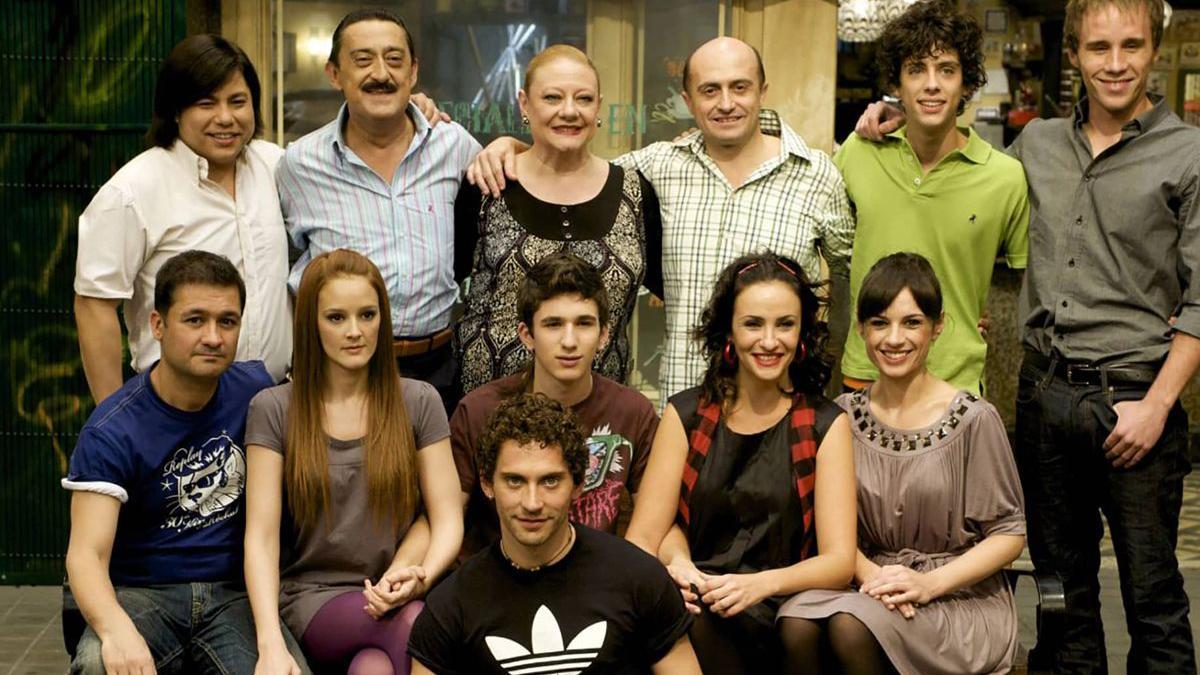 Los protagonistas de la serie 'Aída'.