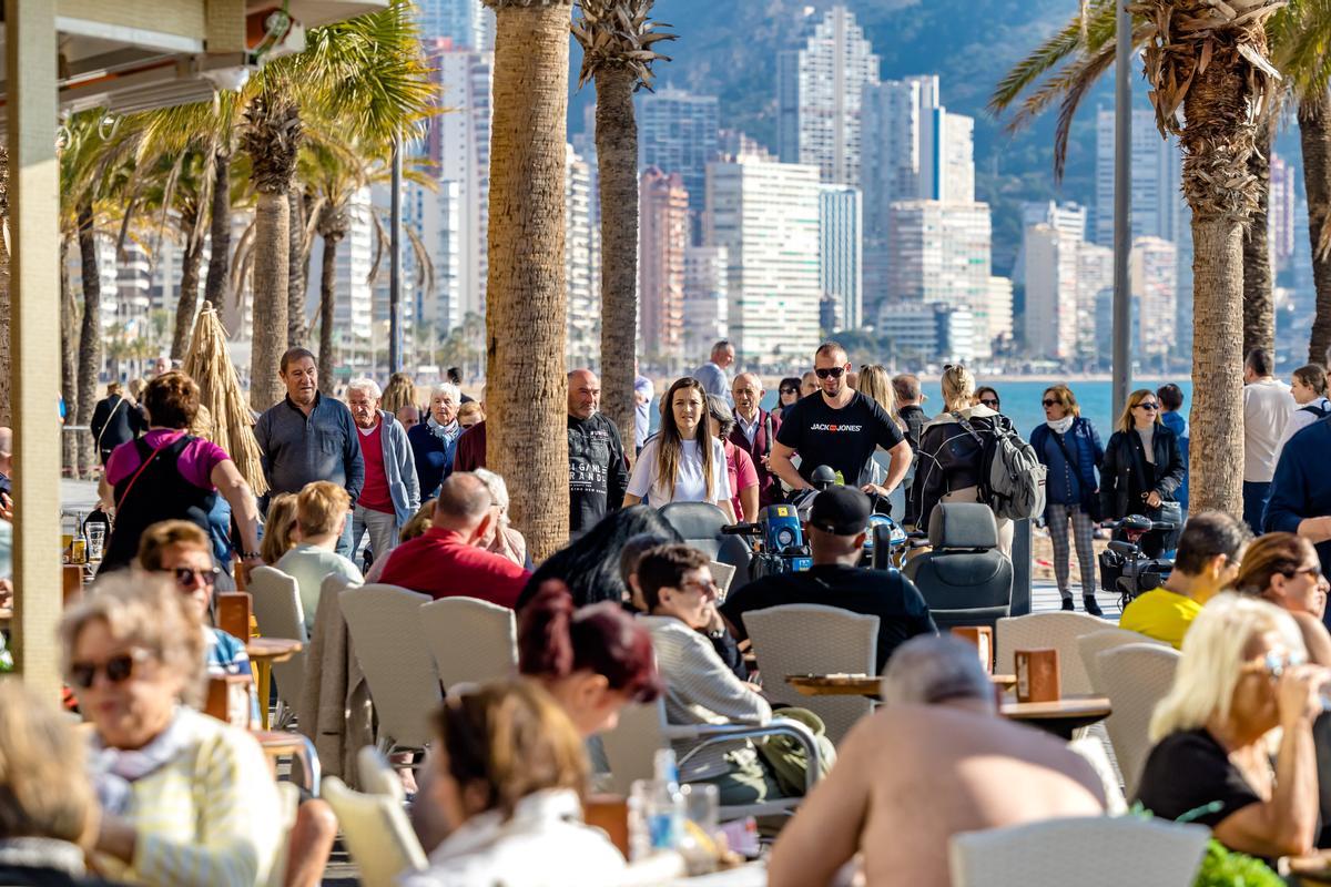 Turistas en Benidorm el día de Reyes.