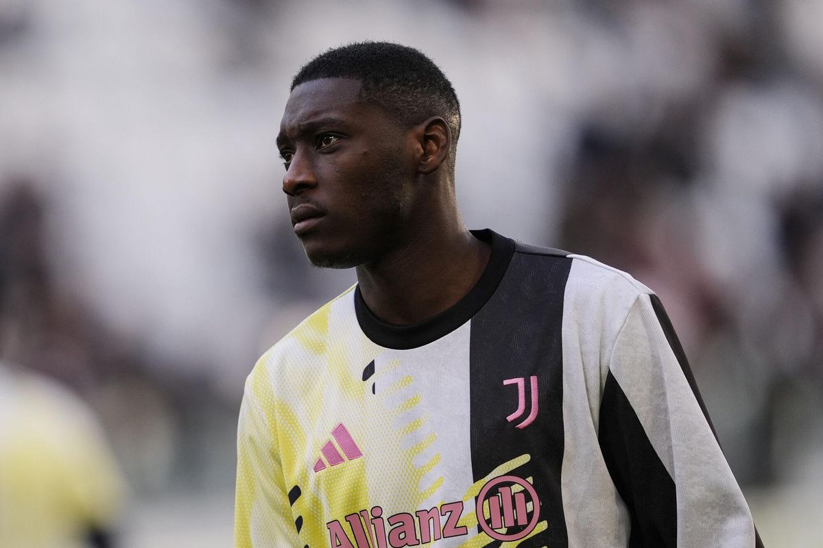Juventus’ Kolo Muani Randal during the wam up before the Serie A soccer match between Juventus Fc and Empoli at the Juventus Stadium in Turin, north west Italy - February 02, 2024. Sport - Soccer (Photo by Fabio Ferrari/LaPresse)