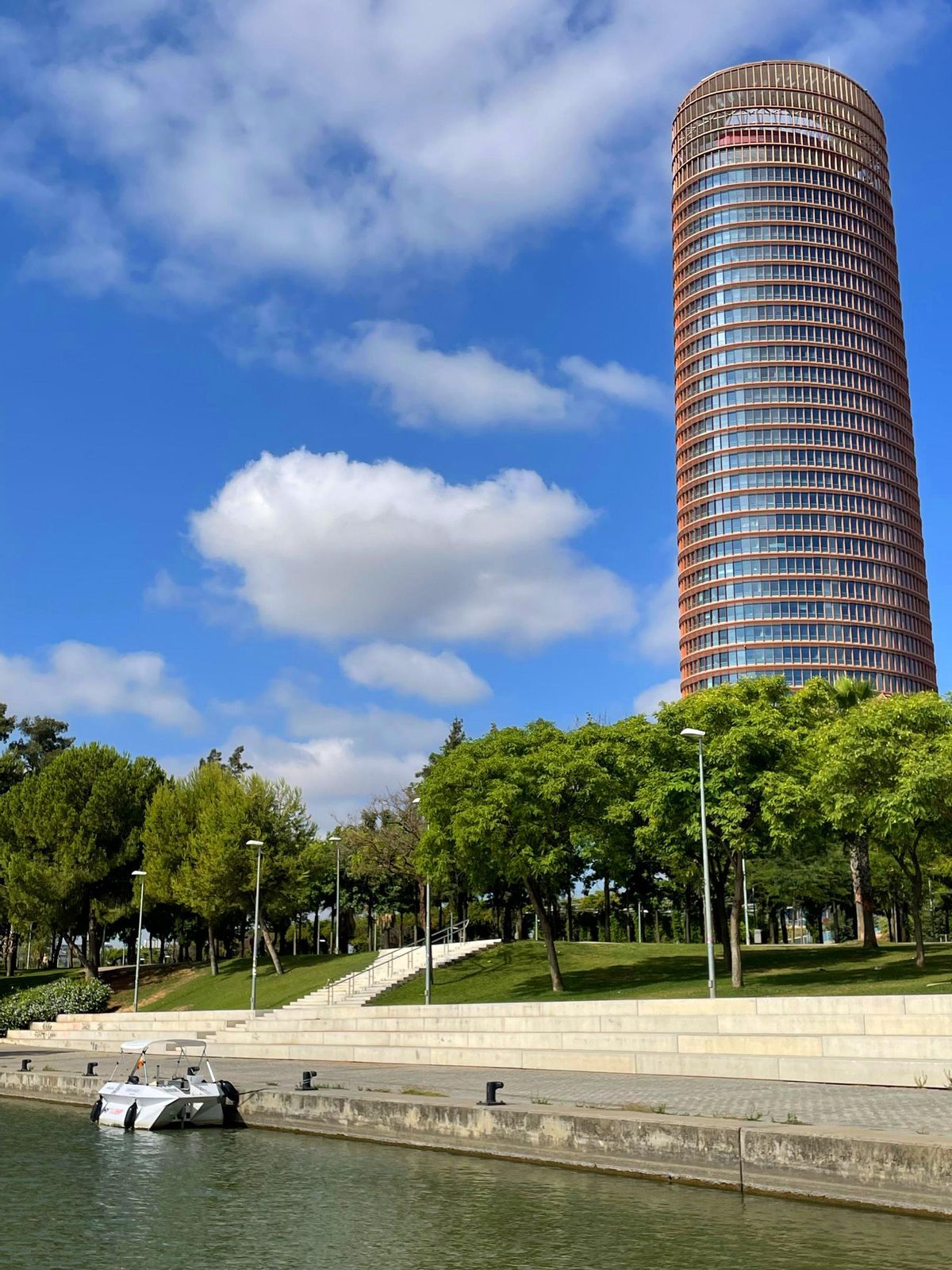 Llega a Sevilla el primer servicio de taxi acuático