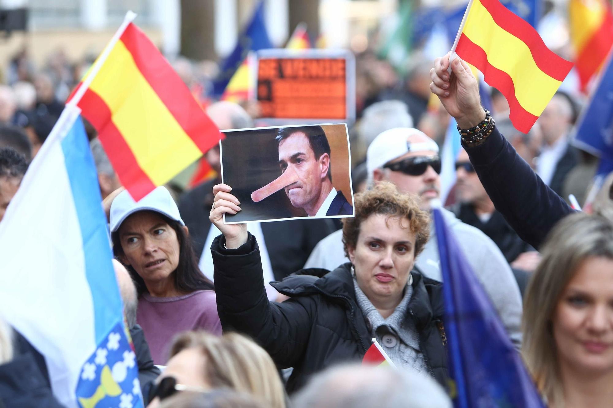 Miles de personas protestan en A Coruña contra la amnistía