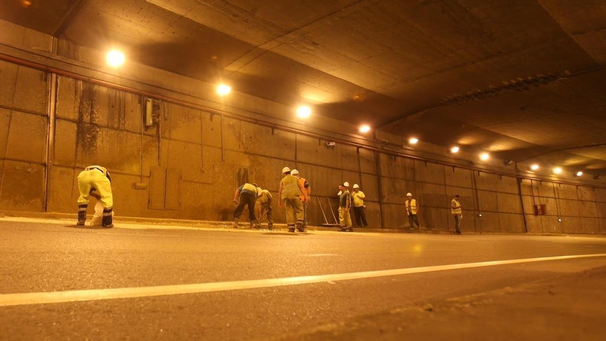 Foto de archivo de trabajos de reparación en el túnel de Fomento de Vigo de acceso a la AP-9V.
