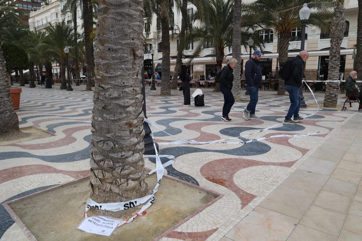 La Explanada, cerrada al paso por alerta meteorológica