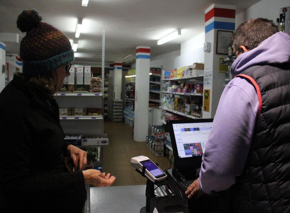 "Cerrar la tienda de un pueblo es el acabose"