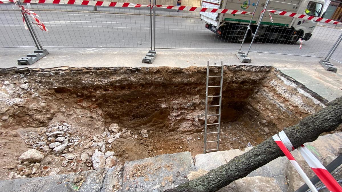 Obras para soterrar contenedores en la avenida de Europa, paralizadas por Patrimonio.