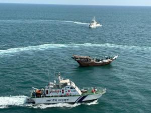 Pescadores indios explotados en Irán roban el barco de su empleador para volver a su país