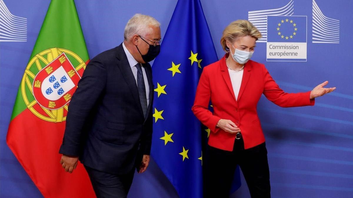 La presidenta de la Comisión, Ursula Von der Leyen, y el primer ministro portugués, António Costa, este martes en Bruselas.
