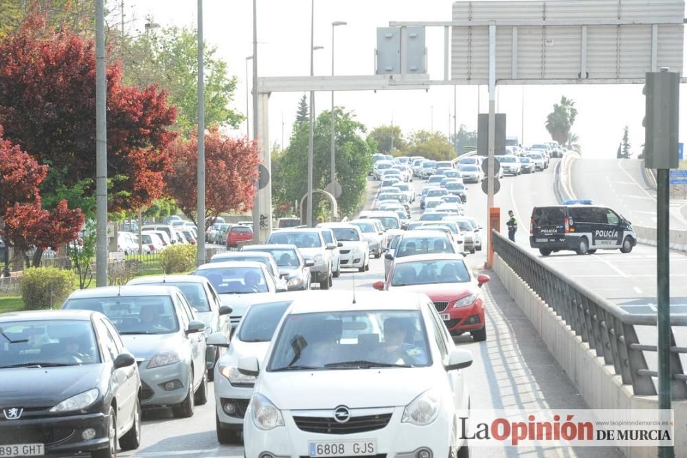 Atascos en Murcia por la protesta de los agricultores en sus tractores