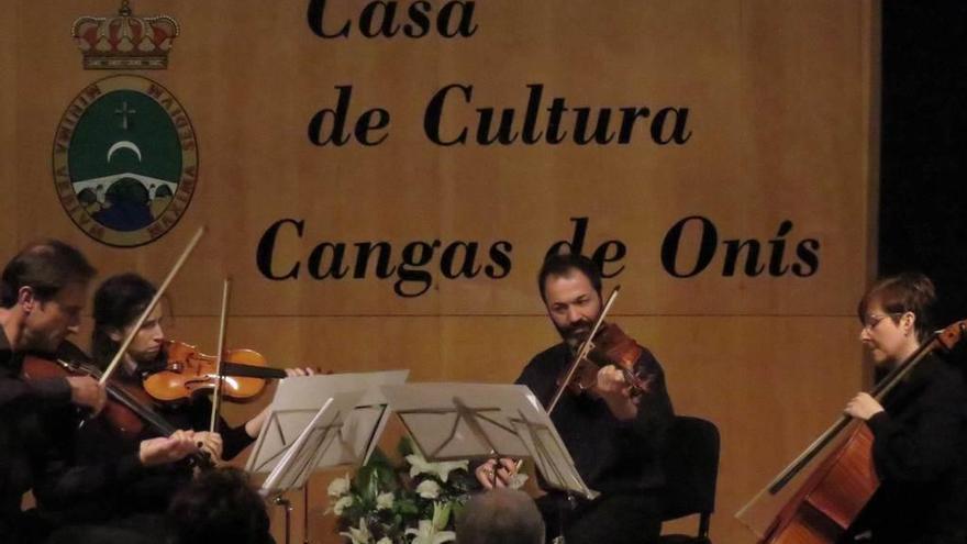 El cuarteto de cuerda de la OSPA, ayer, en Cangas de Onís.