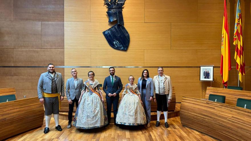 La Diputación de Valencia recibe a las falleras mayores de Sagunt