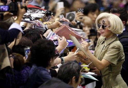 Lady Gaga promociona su nuevo disco en Tokio