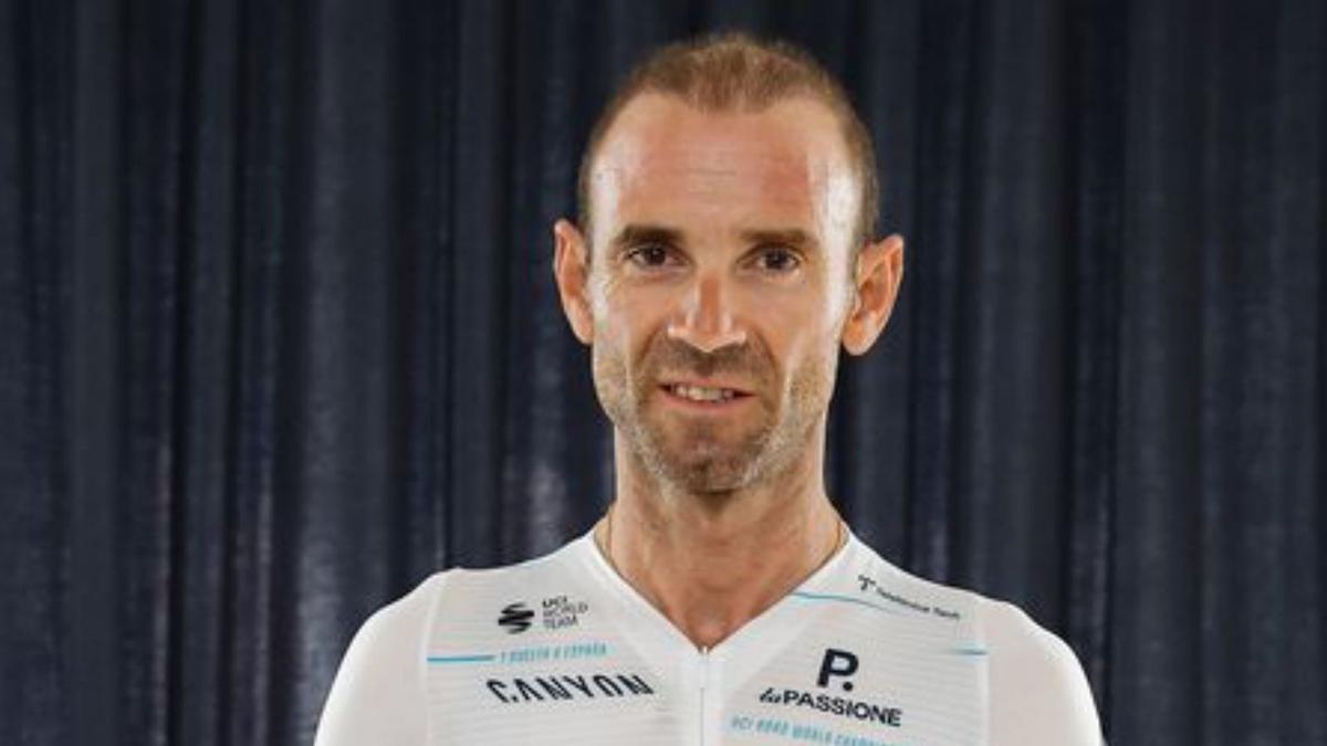 Valverde, con el nuevo maillot. | MOVISTAR TEAM