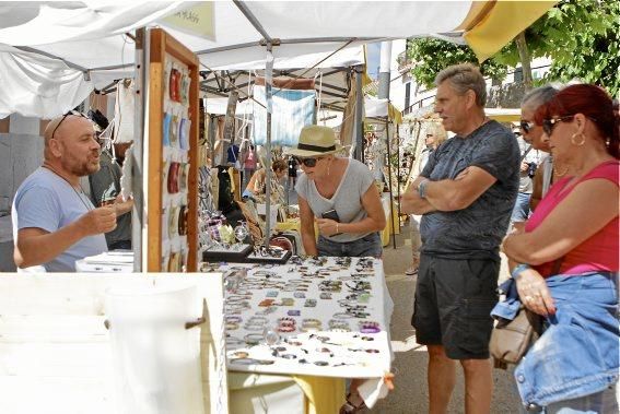 Mit echtem Kunsthandwerk wollen die "Artesanos" eine Alternative zum herkömmlichen Wochenmarkt bieten. Hier sind alles Unikate.