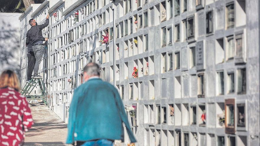 El cementerio de San Juan, en La Laguna, en un Día de los Difuntos. | | MARÍA PISACA