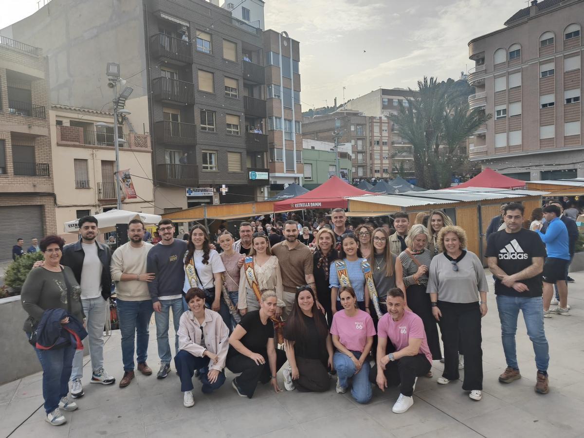 La corporación, junto a la reina y sus damas han inaugurado el Mesón Gatronómico.