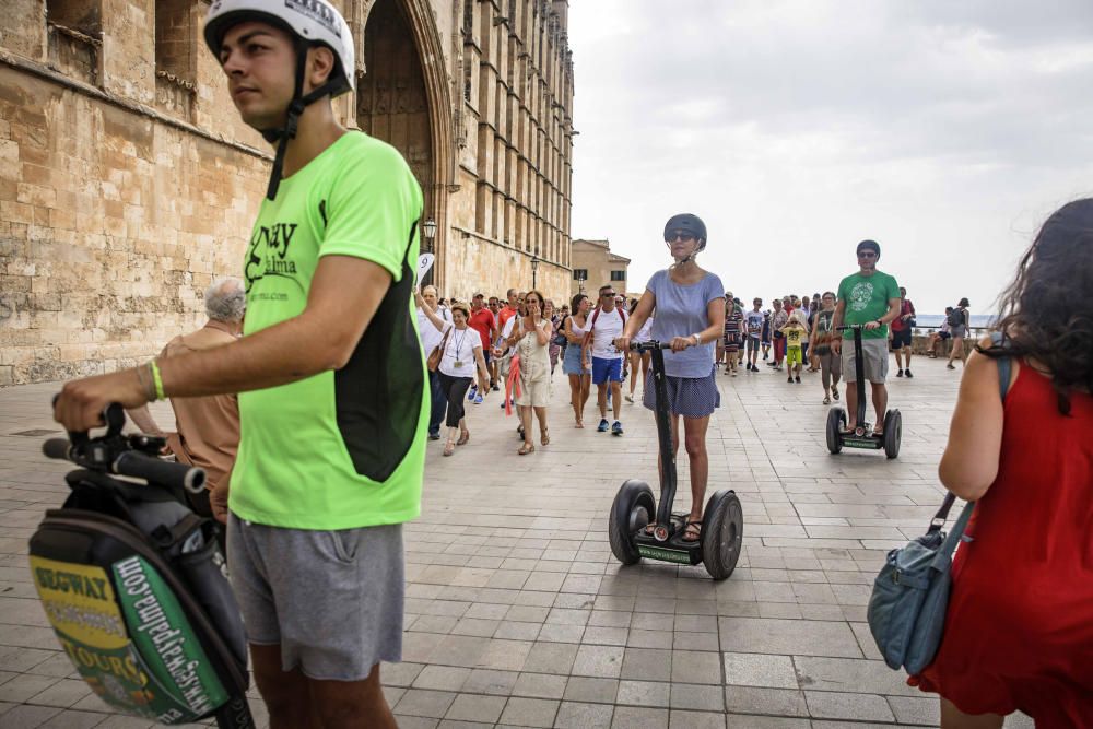 Los vehículos eléctricos personales, cada vez más habituales en Palma