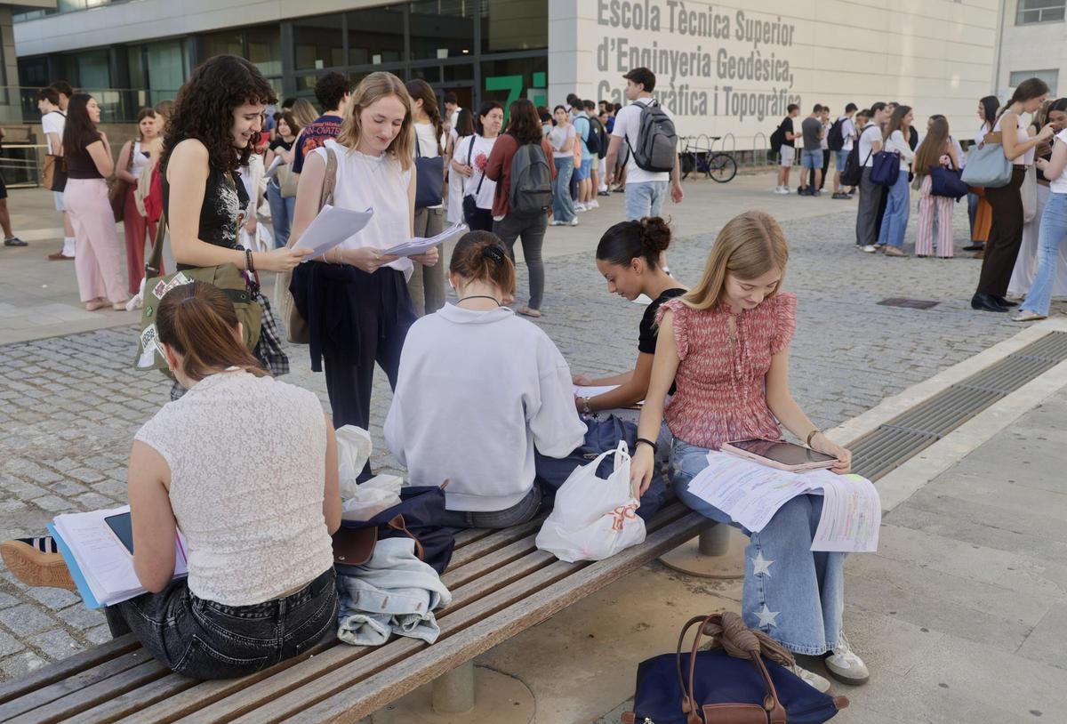 Así está siendo la primera jornada de exámenes PAU en València