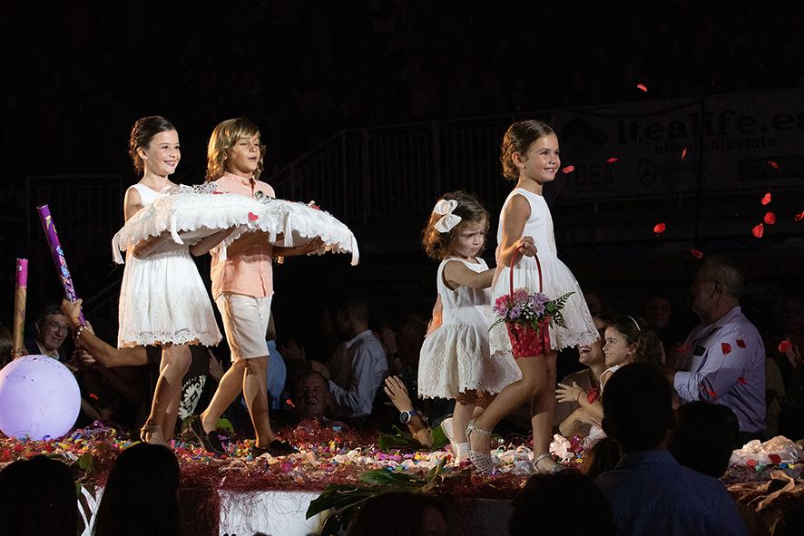 Altea corona a Àngels Ferrer y Andrea Soler como reinas mayor e infantil de sus fiestas patronales