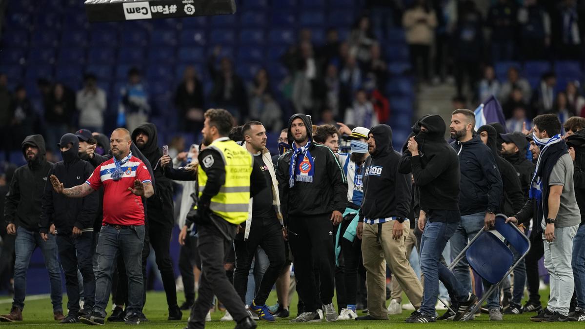 Los Mossos ven &quot;casi imposible&quot; evitar una invasión como la del campo del Espanyol