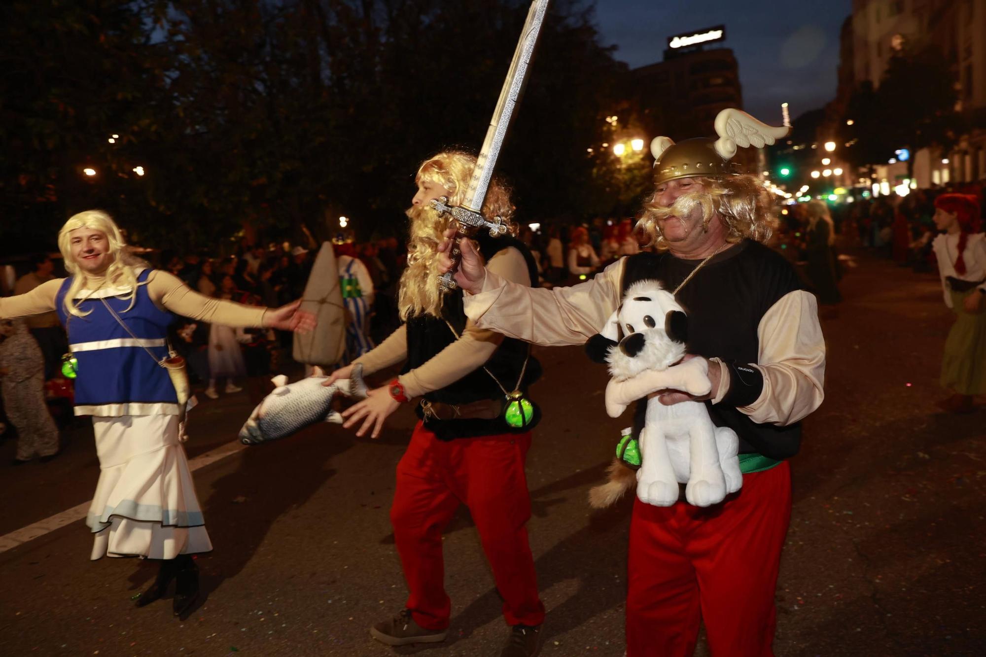 EN IMÁGENES: El Carnaval llena de color y alegría las calles de Oviedo