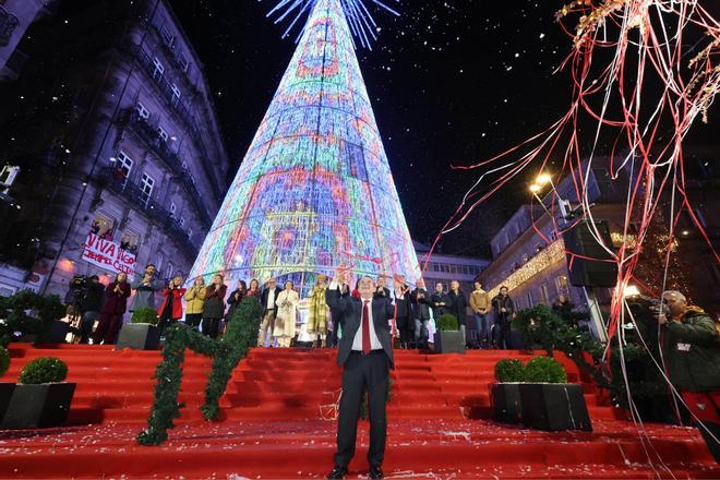 Vigo enciende la Navidad más grande de su historia ante miles de personas