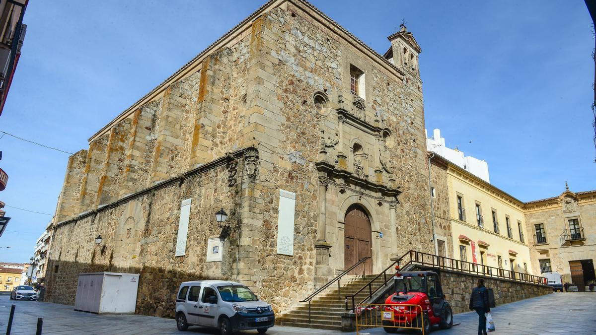 Una imagen exterior del auditorio Santa Ana.