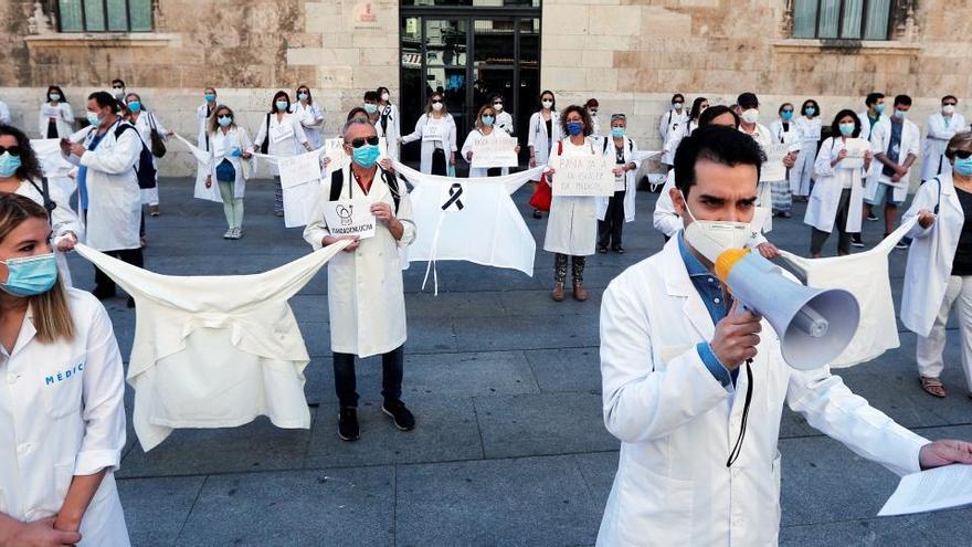 Médicos valencianos protestan por la mala gestión de la Sanidad