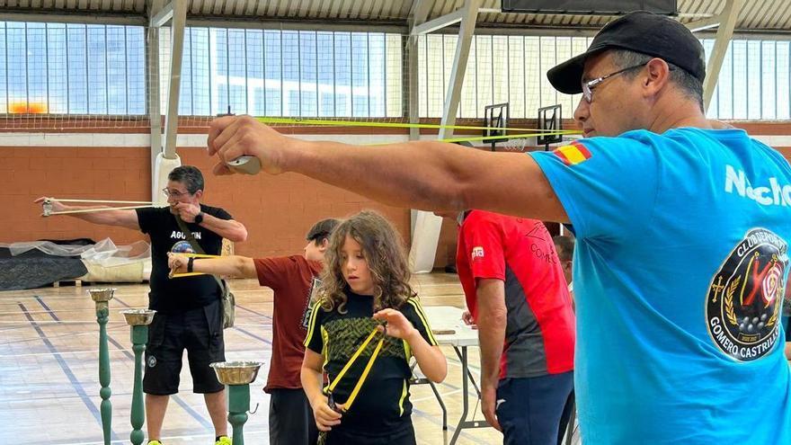 La élite asturiana del tiro gomero se reúne en Castrillón para el campeonato regional