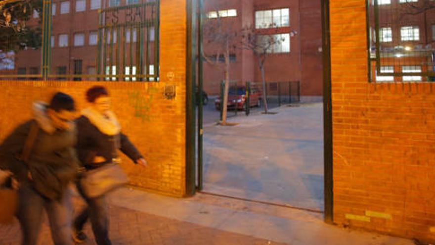 Educación convierte un instituto de València en escuela de idiomas