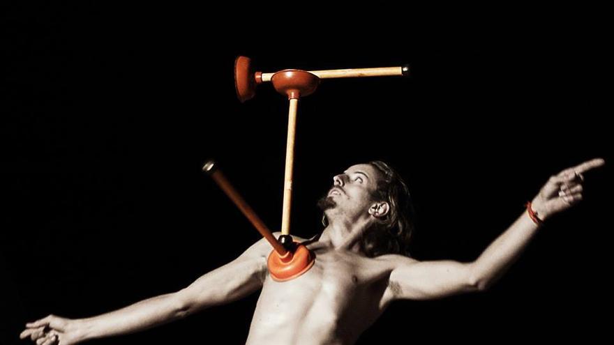 Jacinto Sifón Fontana arriba amb 'Fontanería, circo y poesía 2.0'