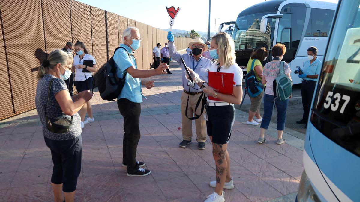 Llega el primer crucero internacional al puerto de Málaga tras la pandemia