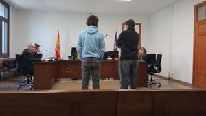 Los dos condenados, ayer durante la vista celebrada en un juzgado de lo penal de Palma.