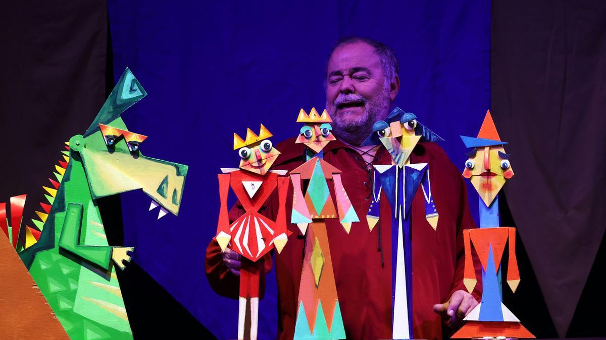 'Edelmiro II y el dragón Gutiérrez' se representa este sábado a las 12.00 horas y a las 18.00 horas, y el domingo a las 12.00 horas,