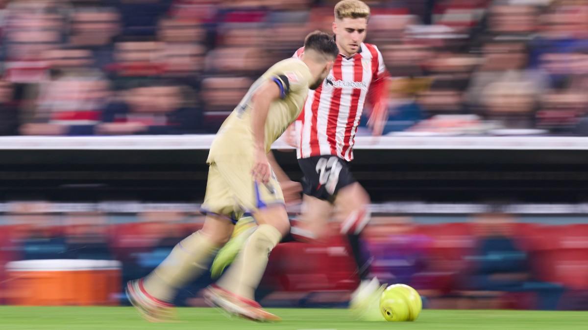 Navarro, defendido por Eric Garcia