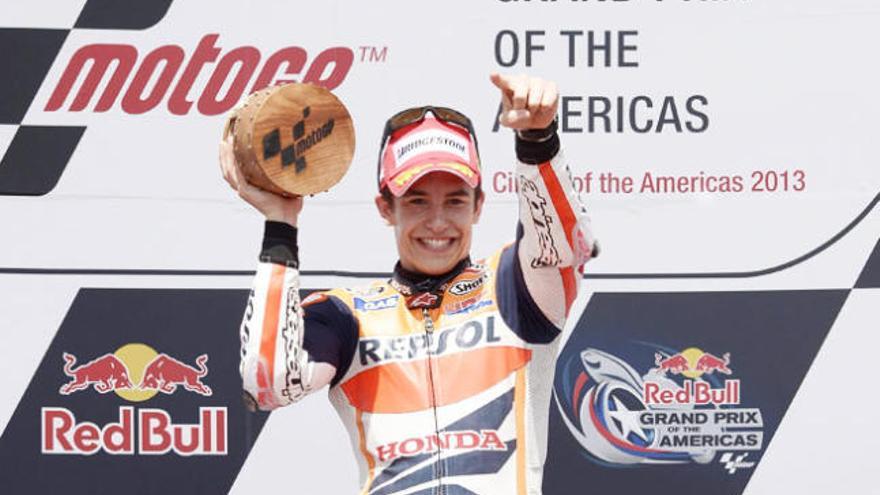 Marc Márquez celebra su historica victoria.